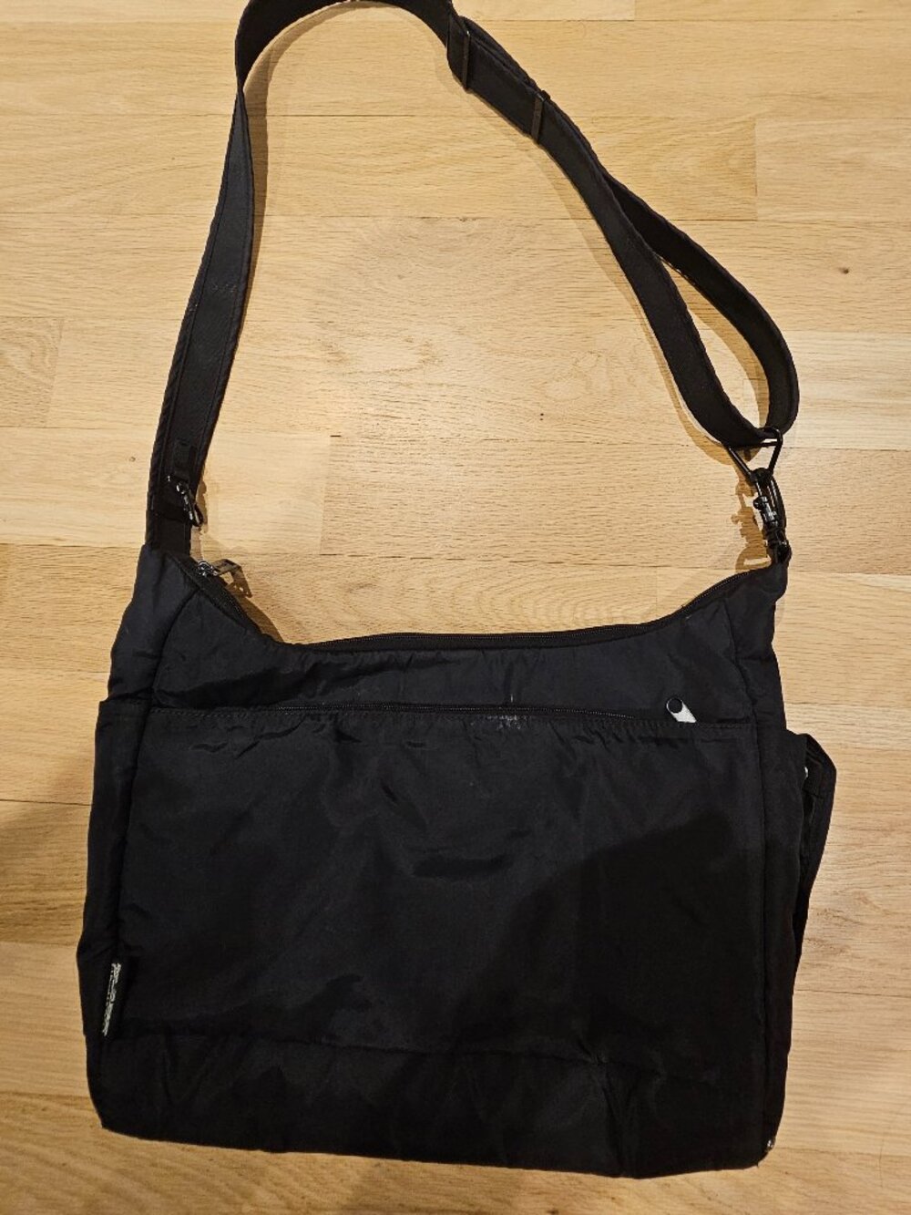 Pacsafe Citysafe 200 GII Anti-Theft Crossbody Travel Bag Black 20140